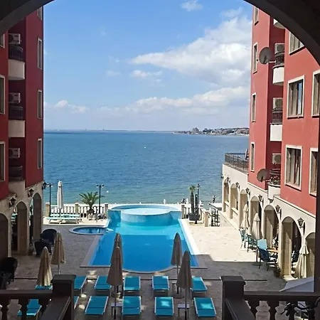 Apartments Nesebar شقة *